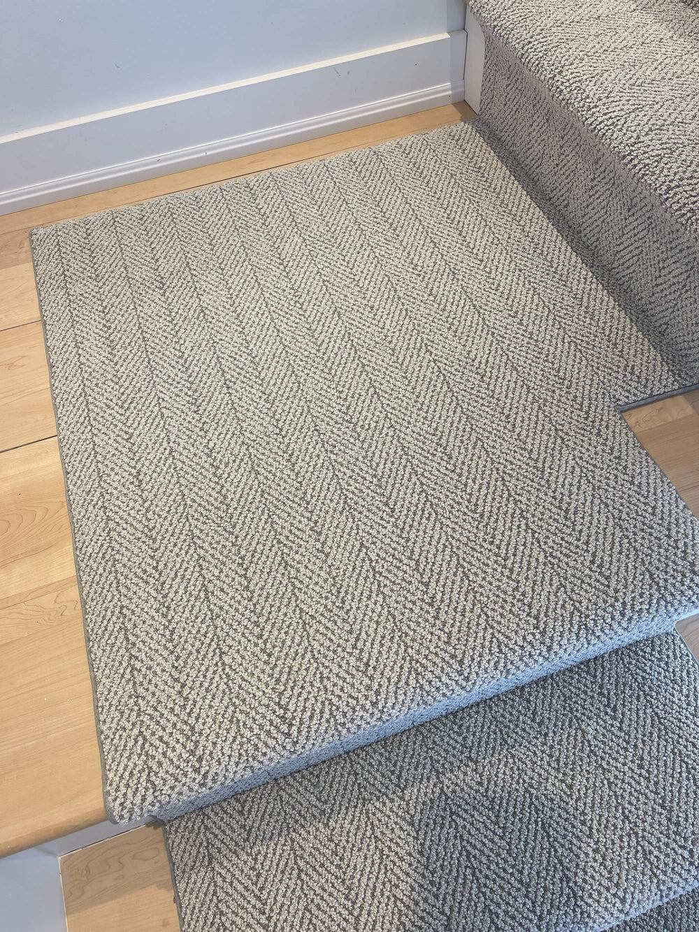 grey-herringbone-stair-runner-landing